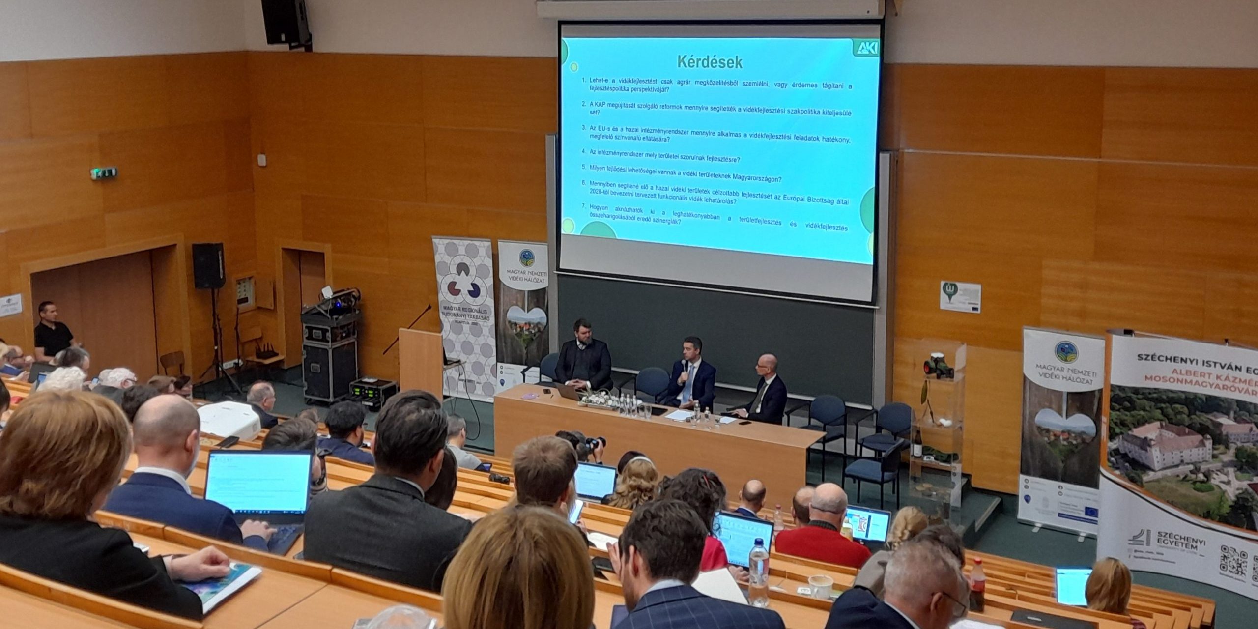 hír_terfejl_konf_kep