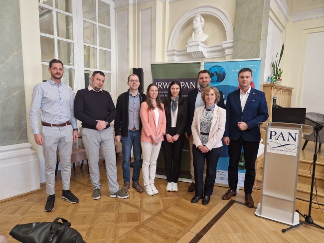 V4ClosingConference_picture