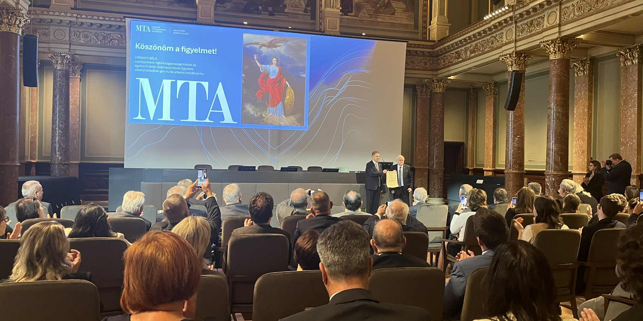 d4832458-f532-49de-b26c-c10bddf6499a